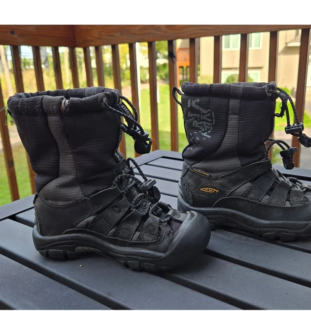 Keen Kids Waterproof Winter Boots Black Charcoal Bungee Lace Size 11 US 29 EU